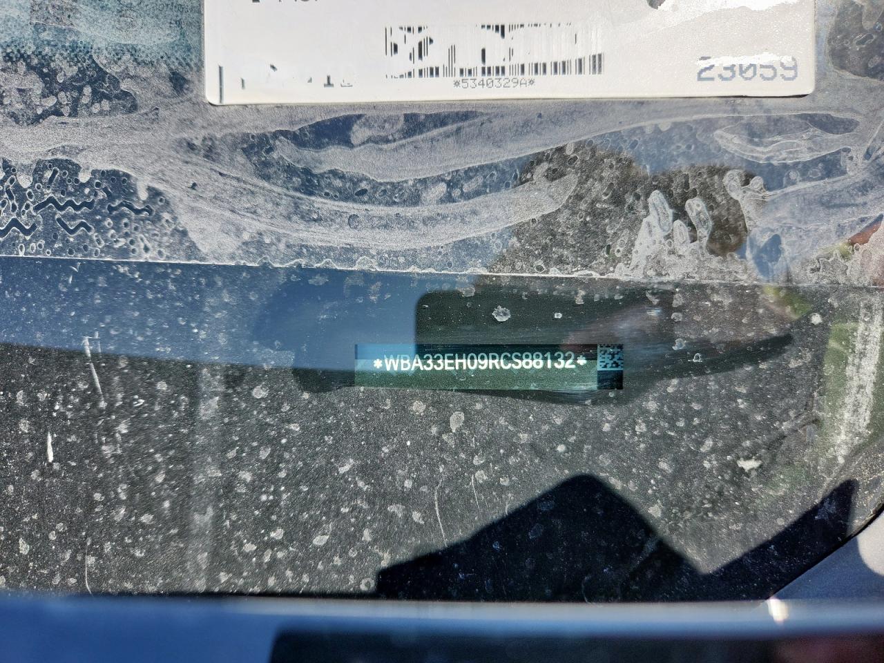WBA33EH09RCS88132