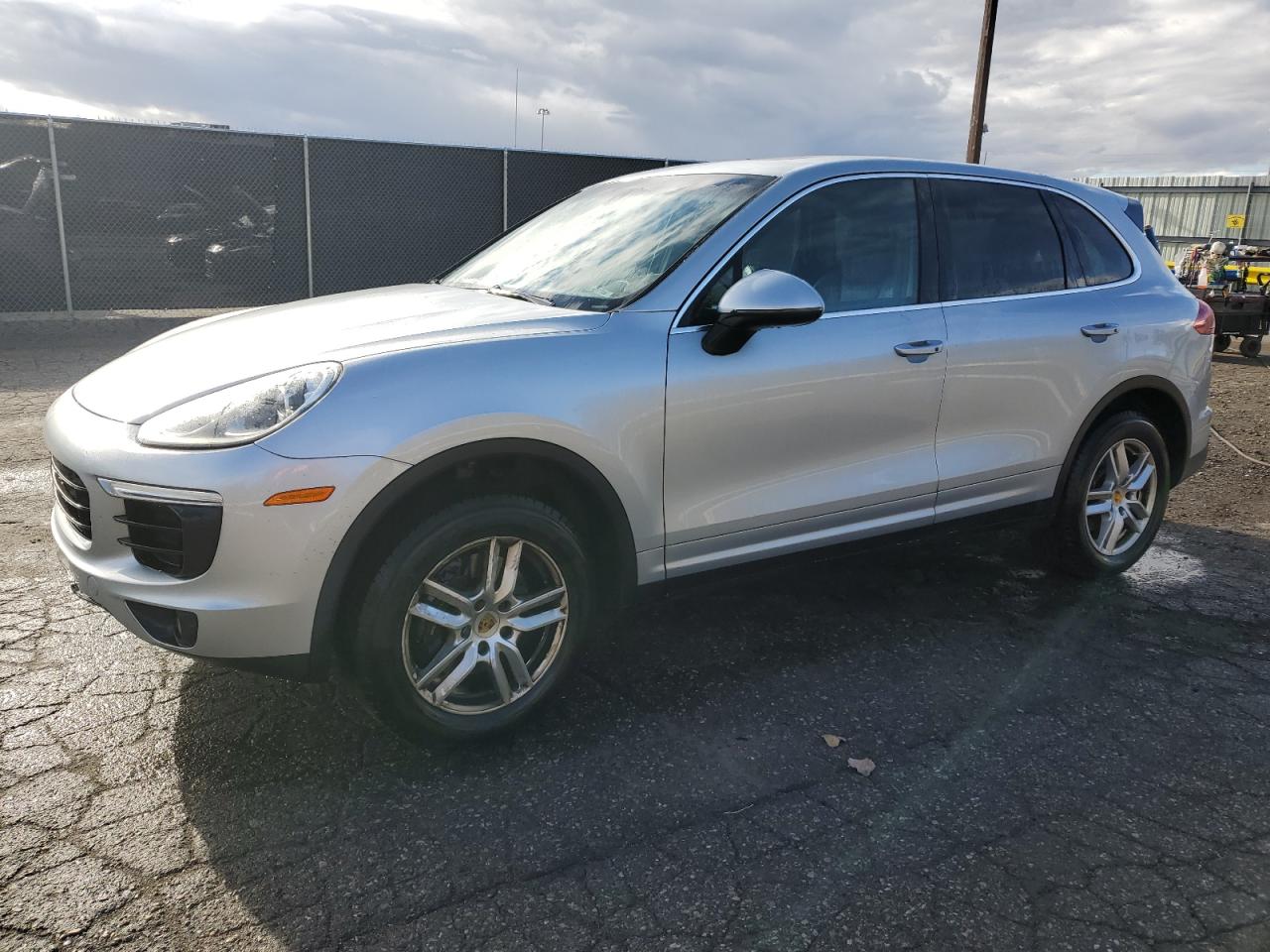 2016 PORSCHE CAYENNE — VIN WP1AA2A22GKA37500